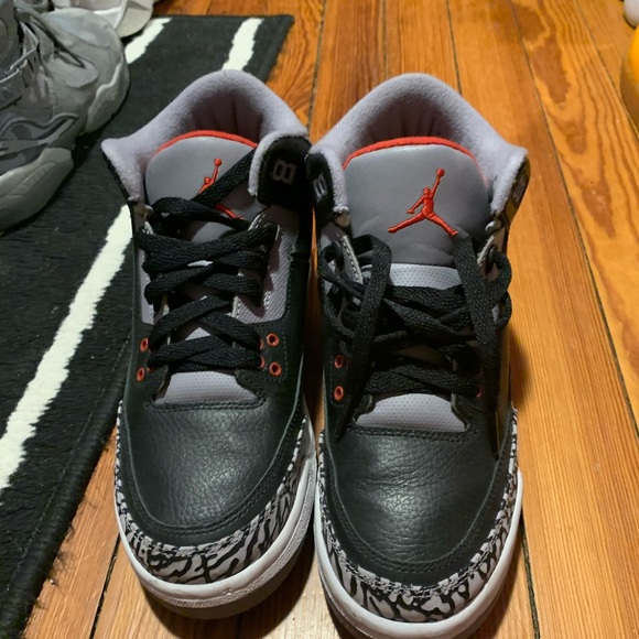 Jordan 3 size 7y - Picture 4 of 5